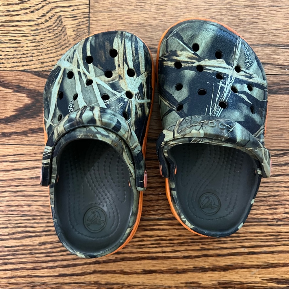 Camo crocs C6/7